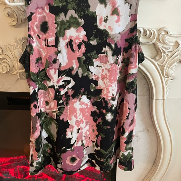 Chic Floral Sleeveless Blouse - Picture 3 of 3